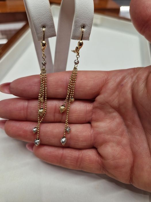 Złote kolczyki nowe