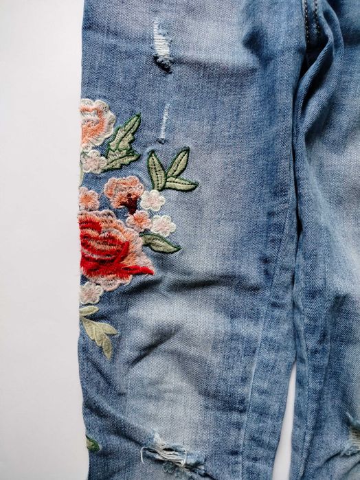 Jeansy spodnie haftowane XS 34 Toxik rozdarcia przetarcia