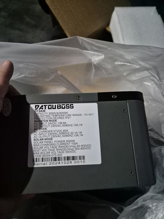 Інвертор гібридний 3000ВТ 24В, резервне живлення, під сонячні панелі