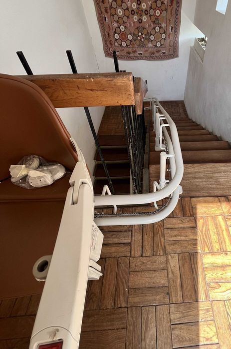 URGENTE Elevador de Escadas Curvo Stannah Siena – Com garantia até 05 2028 Levantamento até 2 de agosto.