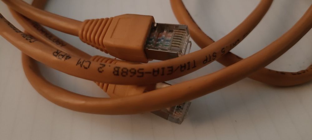 kabel skrętka komputerowa rj45 ok 1.8m zarobiona tj na zdjęciu