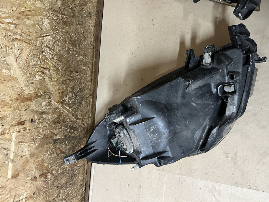 Передні фари Нісан Нот 1 Nissan Note I 2005-2009