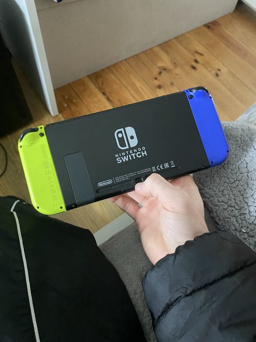 Nintendo switch v1 com pouco uso como nova