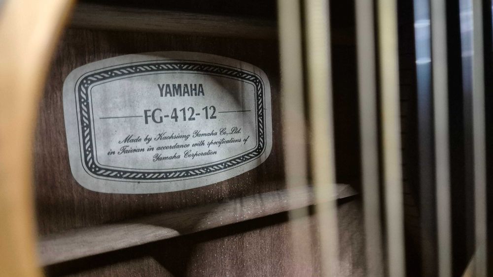 Yamaha FG-412-12 12-струнна акустична гітара з кофром