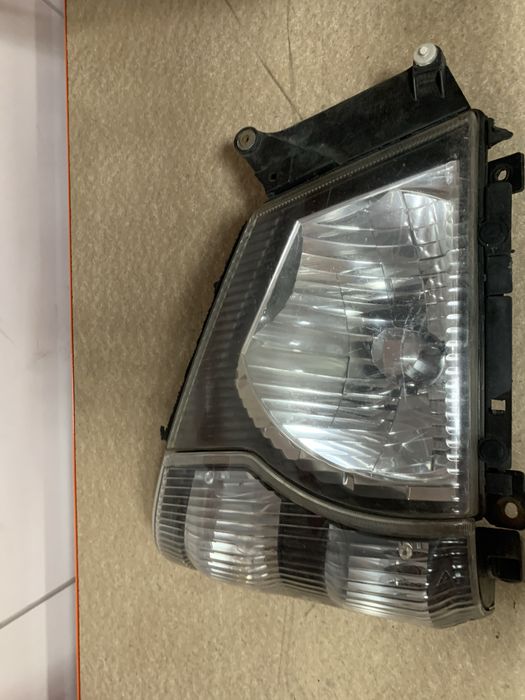 Farol isuzu NPR 2007