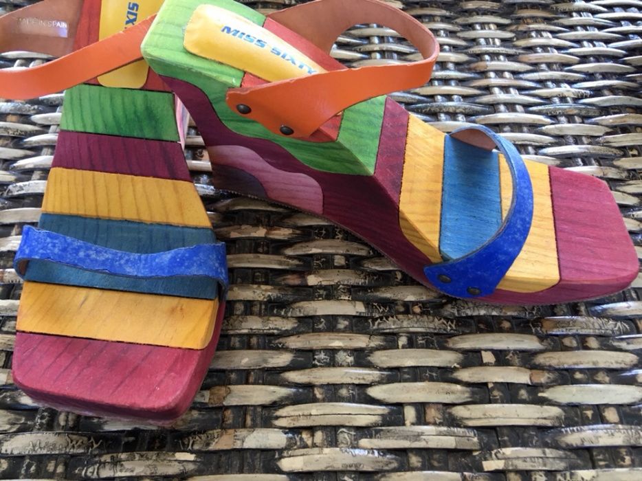 Sandálias/Sapatos Miss Sixty coloridos, madeira, edição especial