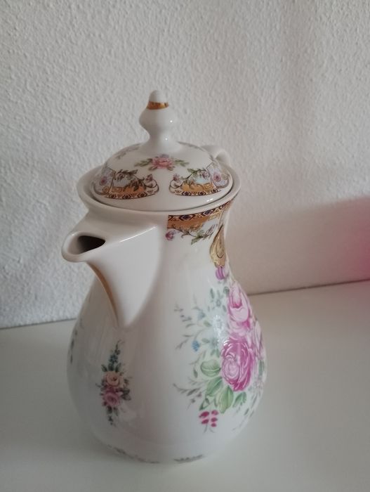 Pote Decorativo e Bule de Chá em Porcelana