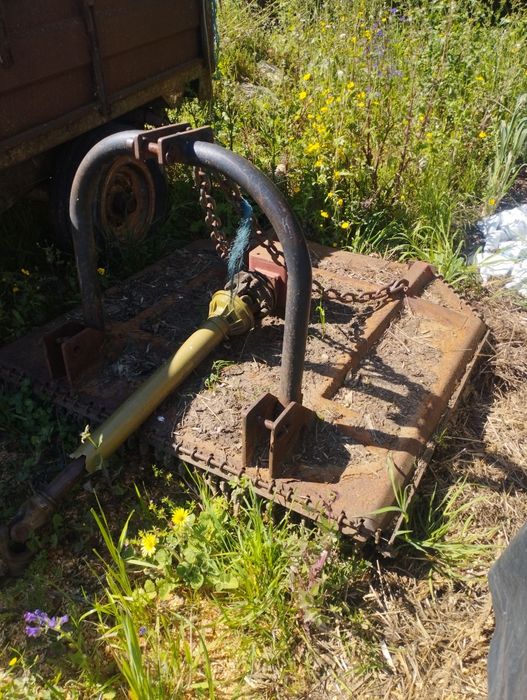 Tenho disponível para troca conjunto de alfaias agrícolas