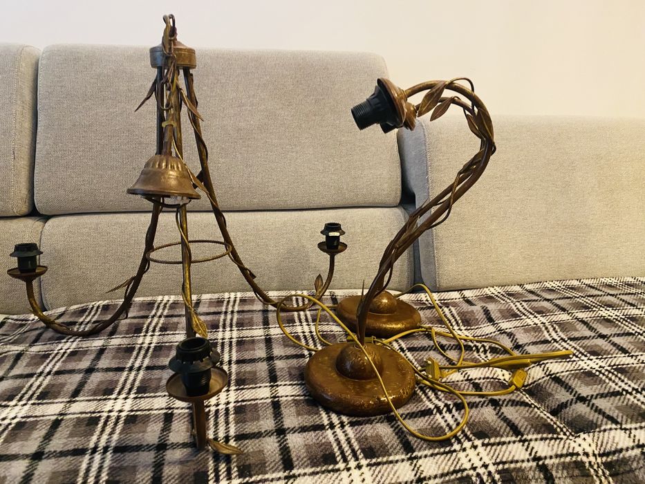 Conjunto de candeeiros de quarto.