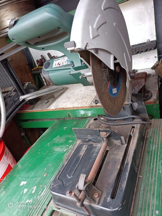 Máquina de cortar ferro, usada uma vezes ,está practimente nova ,com m