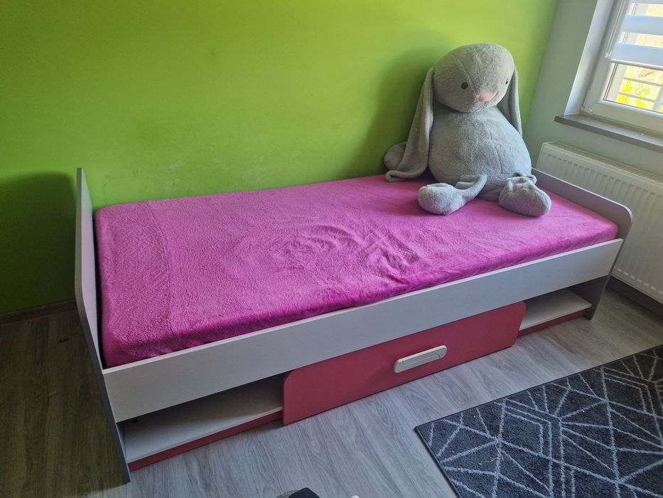 Meble dziecięce – komplet: łóżko, szafa narożna, regał, szafka