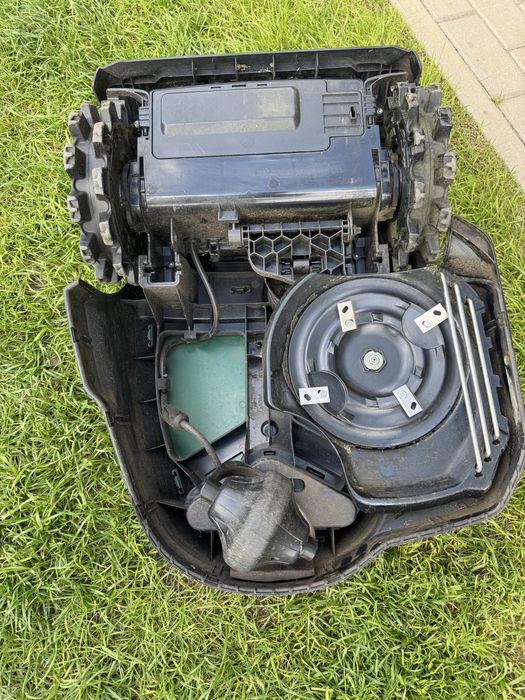 Robot koszący Robomow RKS 800