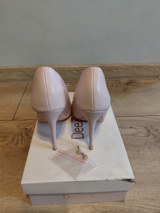 Eleganckie szpilki pudrowy róż DeeZee roz 38