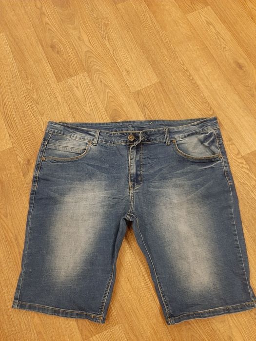 Продам джинсовые шорты