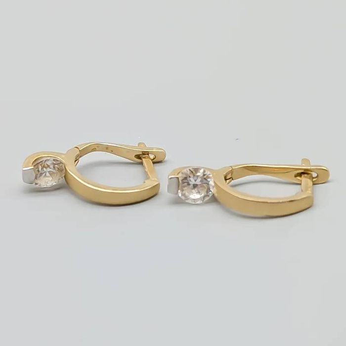 Brinco de argola em ouro 14 quilates com pedras brancas; 2.39 gramas;
