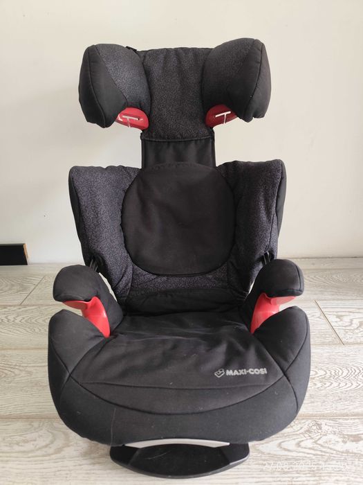 Fotelik samochodowy Maxi Cosi Rodi AirProtect 15-36 kg czarny czysty