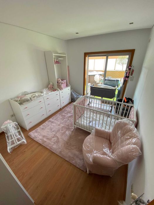 Berço novo estufado capitoné rosa