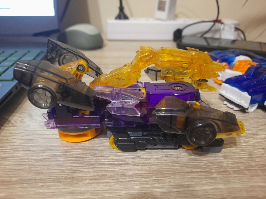 трансформер Screechers wild S2 L3 Хантер