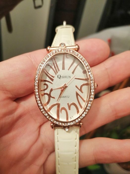 Zegarek damski z kryształkami