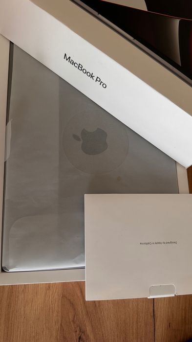 MacBook Pro 14 M1 space gray