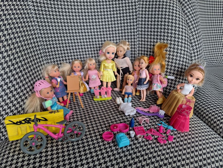 Zestaw 11 lalek z akcesoriami