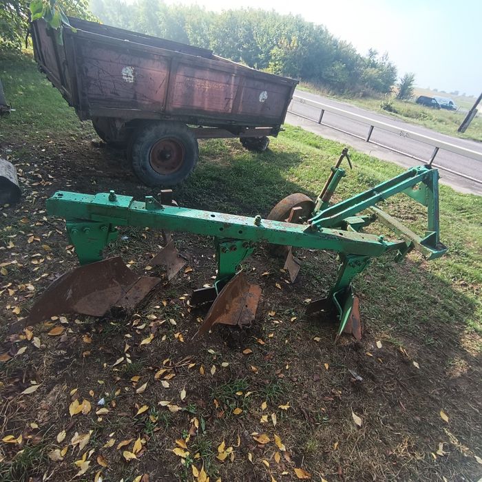 продам плуга трох корпусного