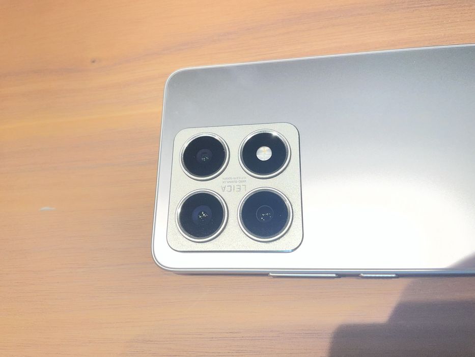 Xiaomi 14T com carregador e duas capas