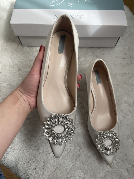 Biale satynowe buty slubne NEXT, niski obcas 5 cm, panieński