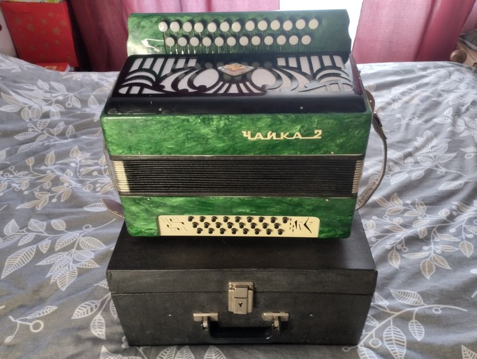 Продам гармонь гармошку чайка 2