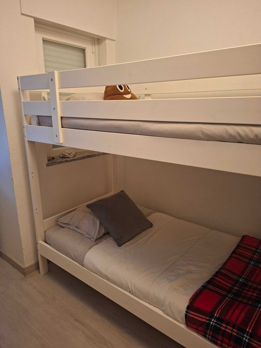 Beliche IKEA + 2 colchões + 2 edredões. Tudo em excelente estado