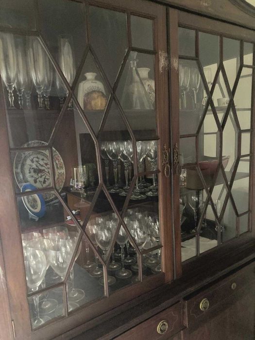 Cristaleira, louceiro elegante