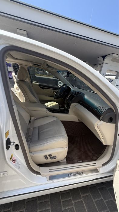 Lexus ls 600 hl в очень хорошем состоянии весь в родной краске!