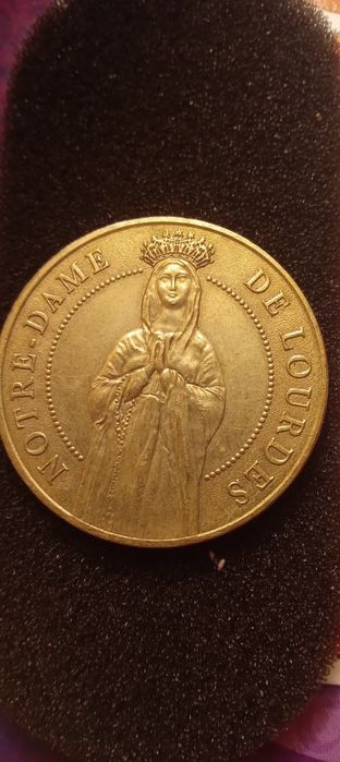 Монета Нотр-Дам де Лурд - свята Бернадетта СУБІРУ 1844-1879
200 грн