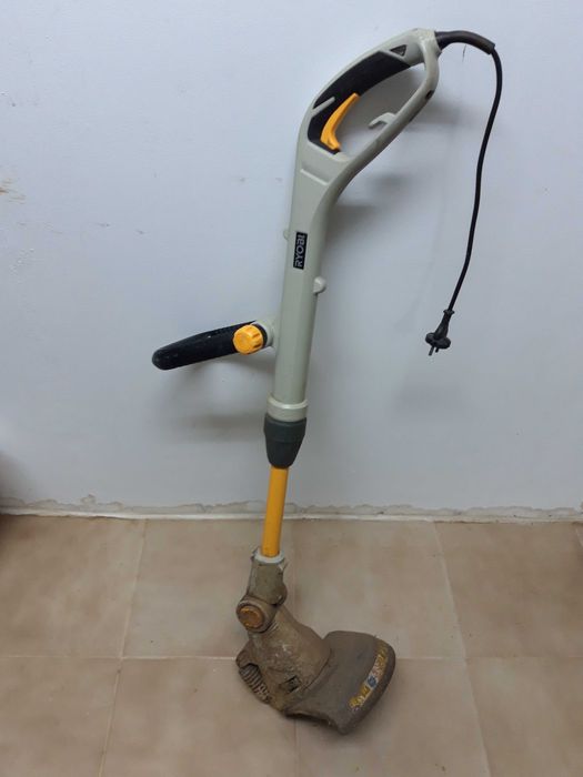 Aparador de relva RYOBI para peças