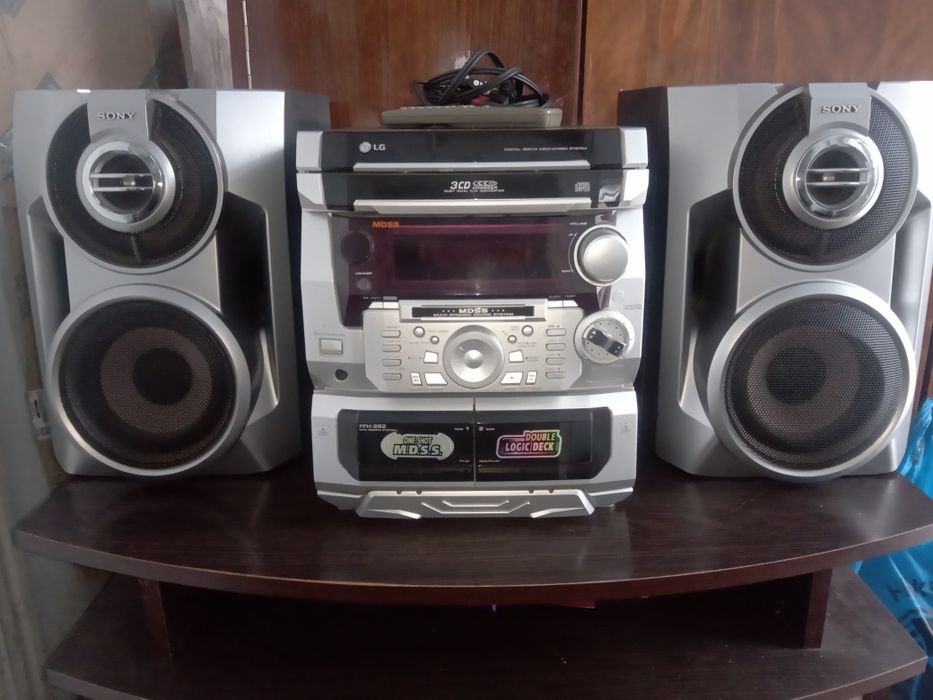 Музичний центр з потужними колонками Sony з AUX