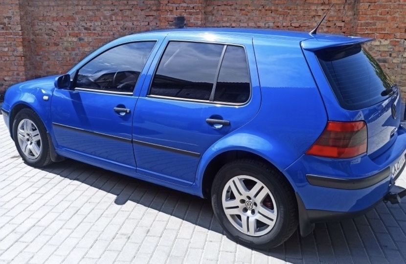 Продам гольфіка в хорошому стані.