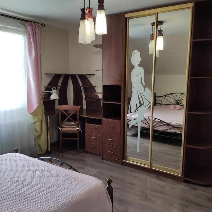 Продається будинок 142м2, 4 кімнати, 6 соток землі, 2 санвузла.