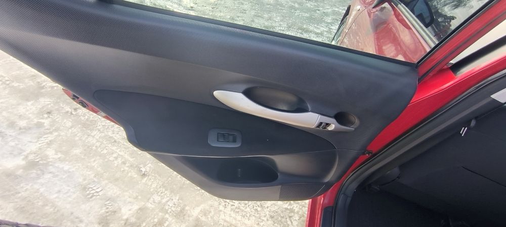 Продаю TOYOTA AURIS 2008