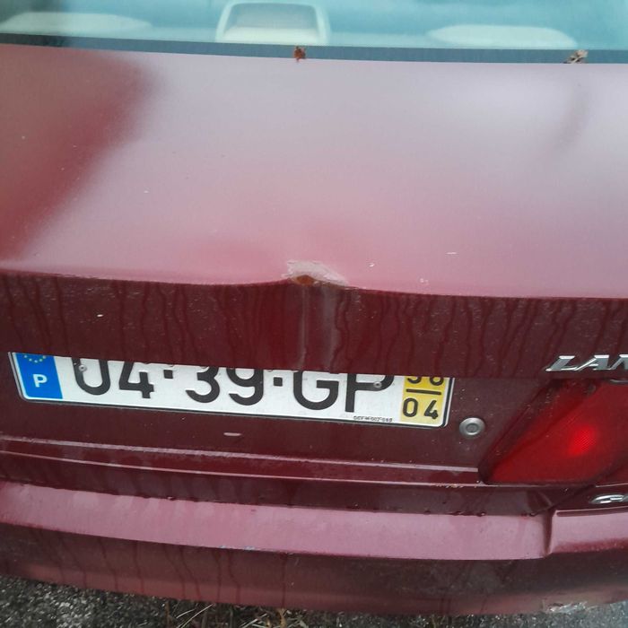 Mitsubitchi Lancer de 1996. Para restauro ou peças. A trabalhar