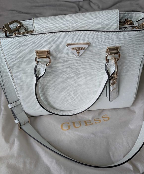 Біла сумка Guess