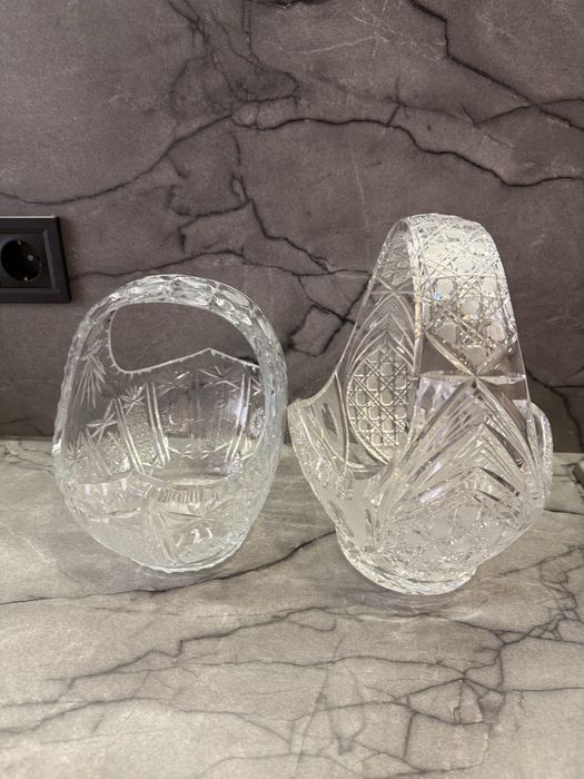 Корзинки хрустальные,ваза,конфетница чехословацкое стекло