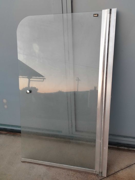 Proteçao em vidro para banheira