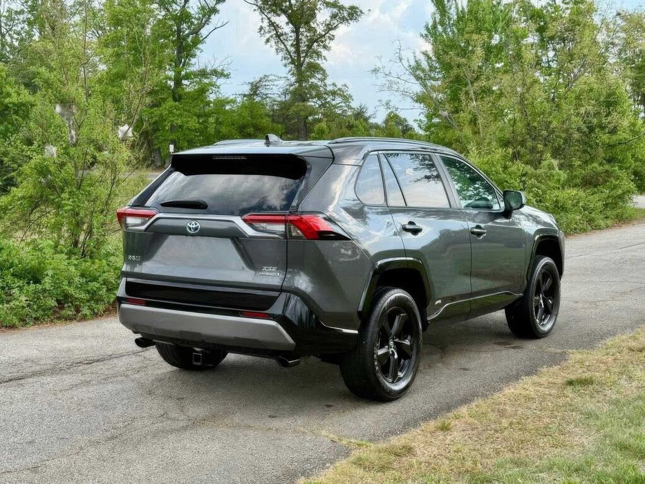 Toyota RAV4 Hybrid XSE      2021
