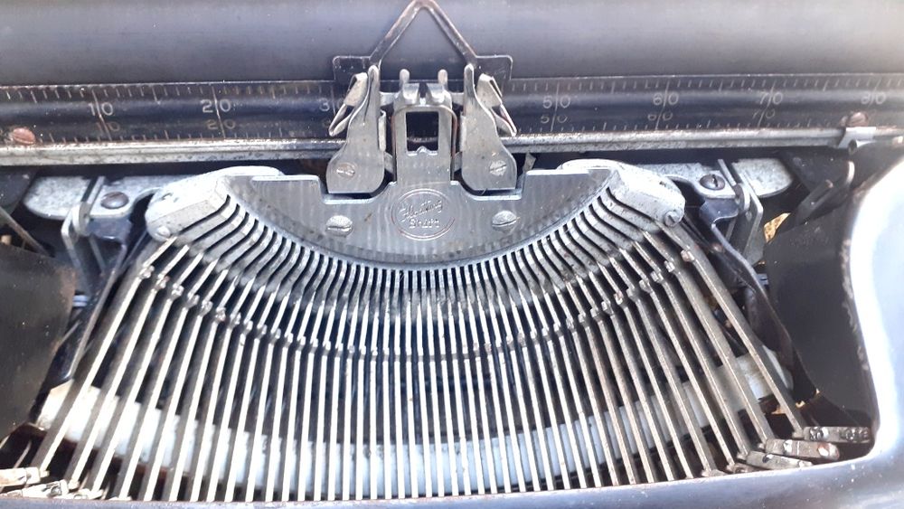 Máquina de escrever antiga para colecionadores