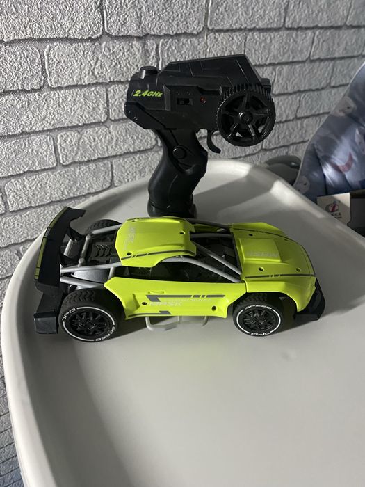 Машинка на пульту