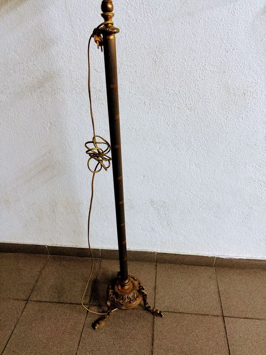 Candeeiro pé alto,em bronze