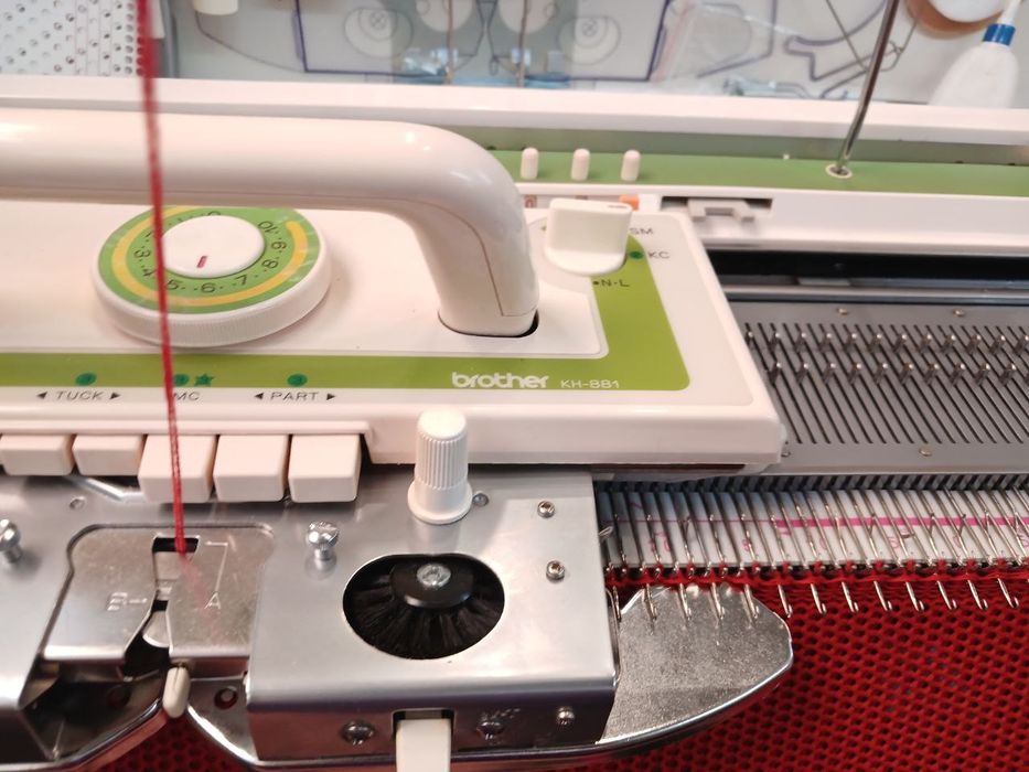 Brother KH881 + бонус -  моталка для пряжі