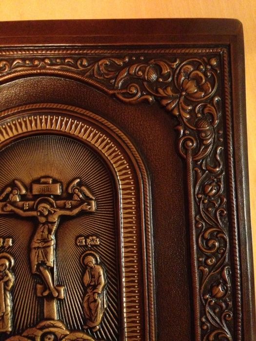 Библия с гравюрами Гюстава Доре.