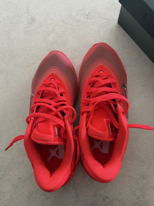 Нові кросівки Nike