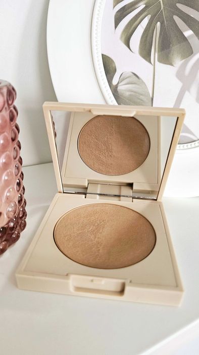 Ilia bronzer Nightlite Bronzing Powder Drawn In
